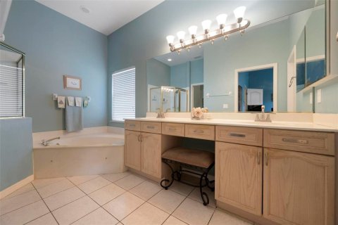House in Sarasota, Florida 3 bedrooms, 162.11 sq.m. № 2220543 - photo 23