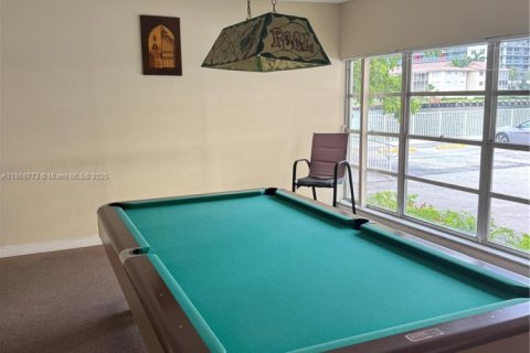 Apartamento en alquiler en Hallandale Beach, Florida, 2 dormitorios, 111.48 m2 № 1924792 - foto 19