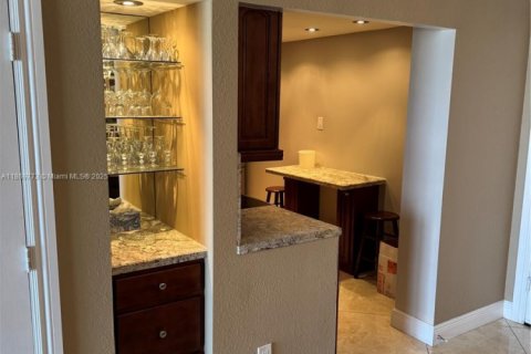 Apartamento en alquiler en Hallandale Beach, Florida, 2 dormitorios, 111.48 m2 № 1924792 - foto 4