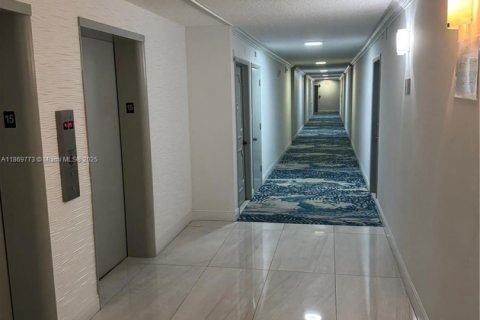 Apartamento en alquiler en Hallandale Beach, Florida, 2 dormitorios, 111.48 m2 № 1924792 - foto 3