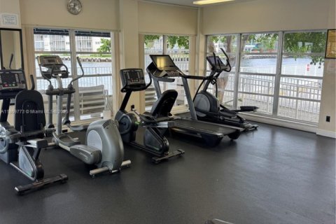Apartamento en alquiler en Hallandale Beach, Florida, 2 dormitorios, 111.48 m2 № 1924792 - foto 18