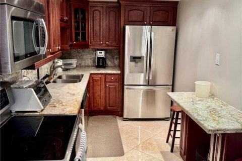 Apartamento en alquiler en Hallandale Beach, Florida, 2 dormitorios, 111.48 m2 № 1924792 - foto 8