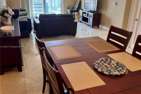 Apartamento en alquiler en Hallandale Beach, Florida, 2 dormitorios, 111.48 m2 № 1924792 - foto 7