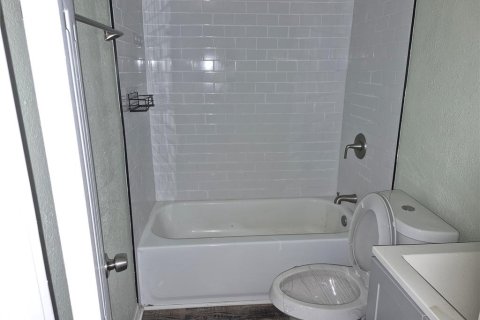 Villa ou maison à vendre à Tampa, Floride: 2 chambres, 79.43 m2 № 2206822 - photo 13