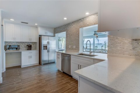 Купить виллу или дом в Сент-Пит-Бич, Флорида 3 комнаты, 261.24м2, № 1813140 - фото 6