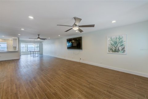 Купить виллу или дом в Сент-Пит-Бич, Флорида 3 комнаты, 261.24м2, № 1813140 - фото 12