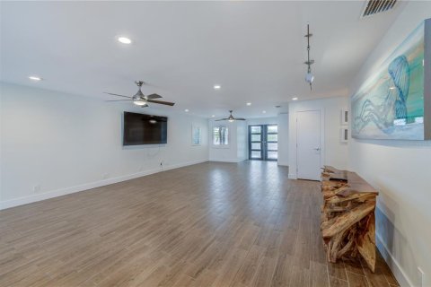 Купить виллу или дом в Сент-Пит-Бич, Флорида 3 комнаты, 261.24м2, № 1813140 - фото 13