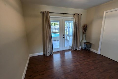 House in Fern Park, Florida 4 bedrooms, 150.04 sq.m. № 1908149 - photo 7