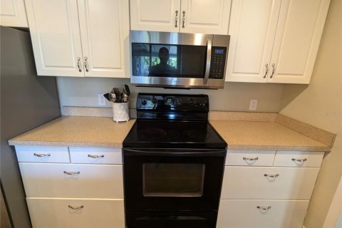 House in Fern Park, Florida 4 bedrooms, 150.04 sq.m. № 1908149 - photo 15