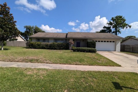 House in Fern Park, Florida 4 bedrooms, 150.04 sq.m. № 1908149 - photo 2