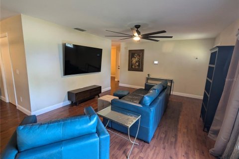 House in Fern Park, Florida 4 bedrooms, 150.04 sq.m. № 1908149 - photo 5