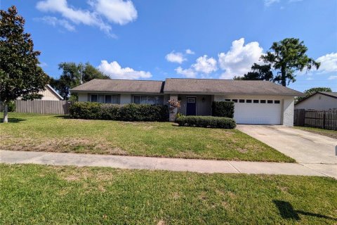 House in Fern Park, Florida 4 bedrooms, 150.04 sq.m. № 1908149 - photo 3