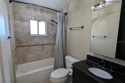 House in Fern Park, Florida 4 bedrooms, 150.04 sq.m. № 1908149 - photo 21