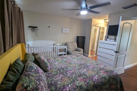 House in Fern Park, Florida 4 bedrooms, 150.04 sq.m. № 1908149 - photo 9
