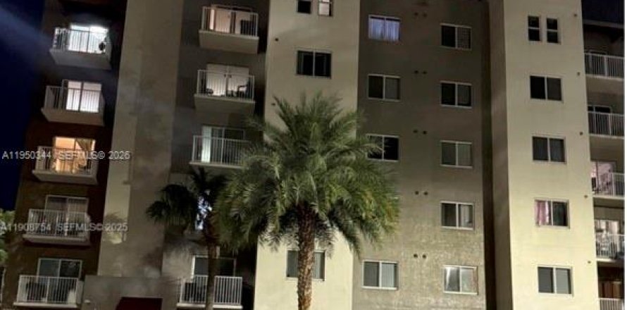 Кондоминиум с 2 спальнями в Катлер-Бей, Флорида № 2005803