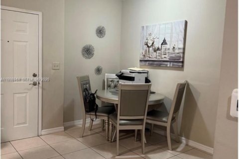 Снять в аренду кондоминиум в Катлер-Бей, Флорида 2 спальни, 75.16м2, № 2005803 - фото 6