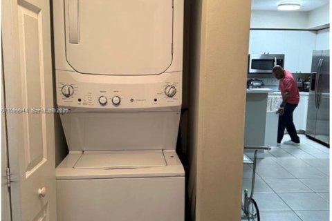 Снять в аренду кондоминиум в Катлер-Бей, Флорида 2 спальни, 75.16м2, № 2005803 - фото 13