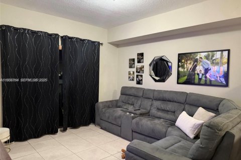 Снять в аренду кондоминиум в Катлер-Бей, Флорида 2 спальни, 75.16м2, № 2005803 - фото 5