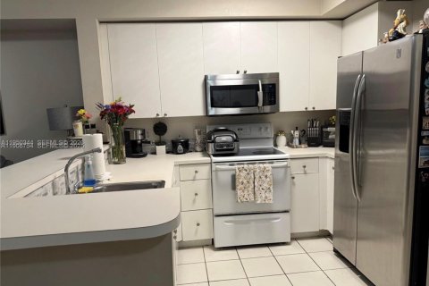 Снять в аренду кондоминиум в Катлер-Бей, Флорида 2 спальни, 75.16м2, № 2005803 - фото 2