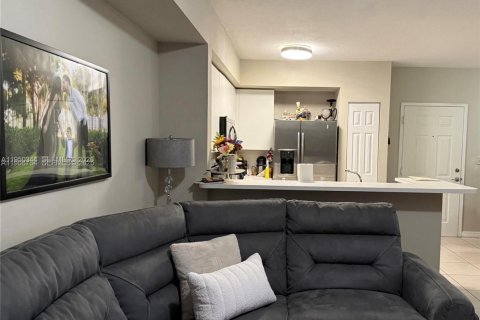 Снять в аренду кондоминиум в Катлер-Бей, Флорида 2 спальни, 75.16м2, № 2005803 - фото 4