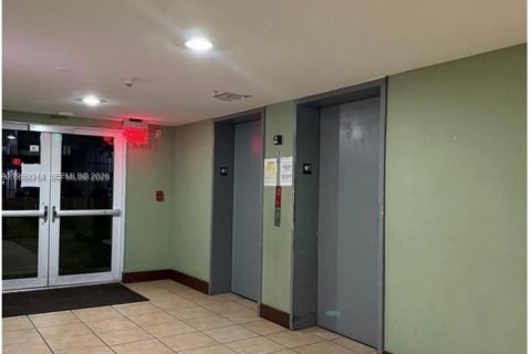 Снять в аренду кондоминиум в Катлер-Бей, Флорида 2 спальни, 75.16м2, № 2005803 - фото 14