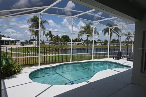 House in Davenport, Florida 3 bedrooms, 169.83 sq.m. № 2147987