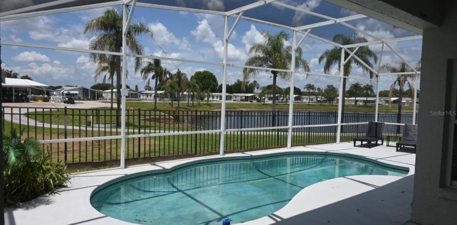 House in Davenport, Florida 3 bedrooms, 169.83 sq.m. № 2147987