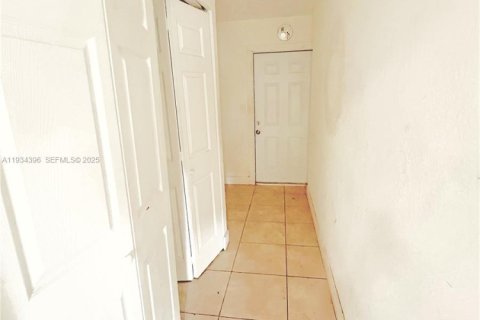 Villa ou maison à louer à Miami, Floride: 3 chambres, 141.21 m2 № 2079977 - photo 17