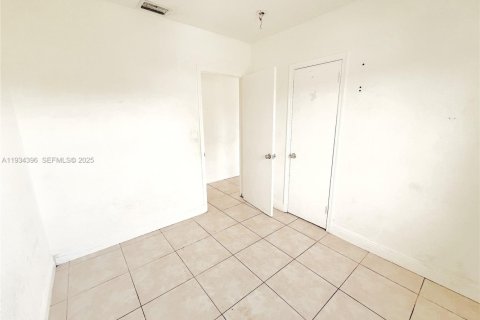 Villa ou maison à louer à Miami, Floride: 3 chambres, 141.21 m2 № 2079977 - photo 10