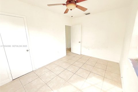 Villa ou maison à louer à Miami, Floride: 3 chambres, 141.21 m2 № 2079977 - photo 12