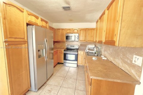 Villa ou maison à louer à Miami, Floride: 3 chambres, 141.21 m2 № 2079977 - photo 7