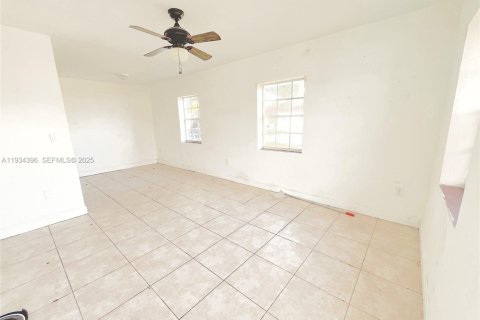 Villa ou maison à louer à Miami, Floride: 3 chambres, 141.21 m2 № 2079977 - photo 4