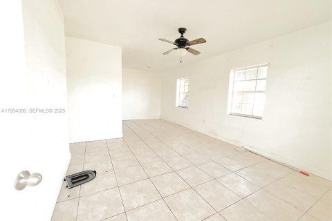 Villa ou maison à louer à Miami, Floride: 3 chambres, 141.21 m2 № 2079977 - photo 3