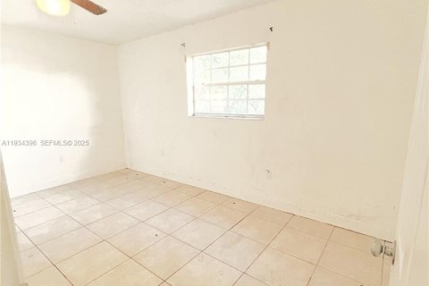 Villa ou maison à louer à Miami, Floride: 3 chambres, 141.21 m2 № 2079977 - photo 15