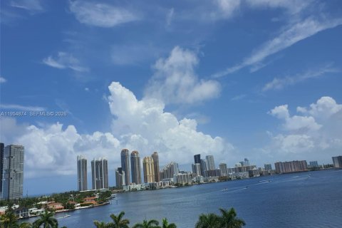 Condo in Aventura, Florida, 2 bedrooms  № 2243937 - photo 14