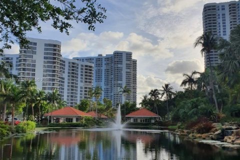 Condo in Aventura, Florida, 2 bedrooms  № 2243937 - photo 15