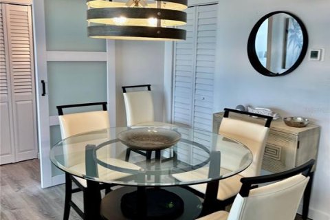 Condo in Sarasota, Florida, 2 bedrooms  № 1725412 - photo 17