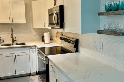 Condo in Sarasota, Florida, 2 bedrooms  № 1725412 - photo 16