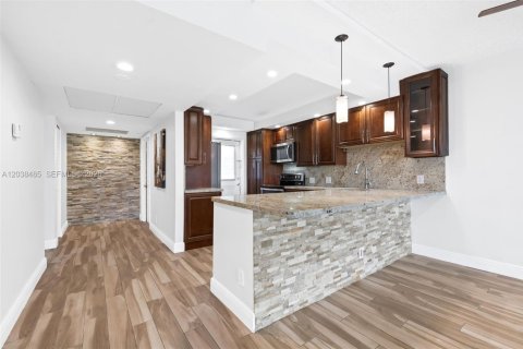 Condo à Pompano Beach, Floride, 3 chambres  № 2085634