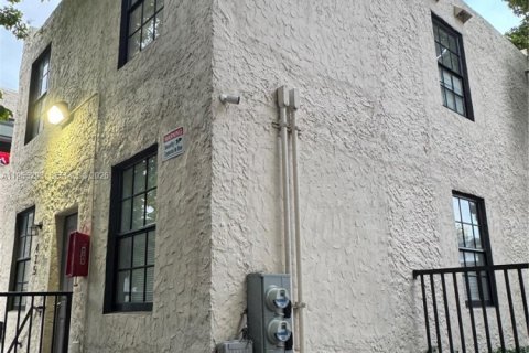 Купить коммерческую недвижимость в Майами, Флорида 416.2м2, № 2024565 - фото 8