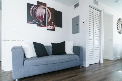 Купить коммерческую недвижимость в Майами, Флорида 416.2м2, № 2024565 - фото 24