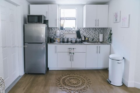 Купить коммерческую недвижимость в Майами, Флорида 416.2м2, № 2024565 - фото 18