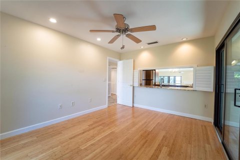 Condo in Sarasota, Florida, 2 bedrooms  № 1566286 - photo 12