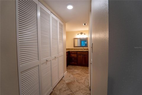 Condo in Sarasota, Florida, 2 bedrooms  № 1566286 - photo 27