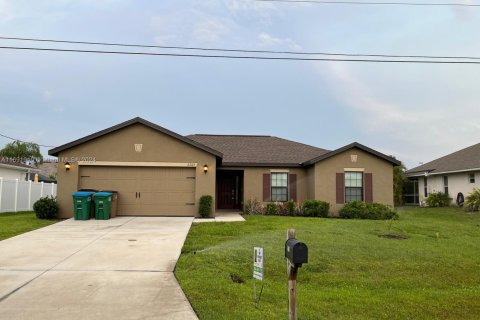 Casa en venta en Cape Coral, Florida, 3 dormitorios № 1863474 - foto 1