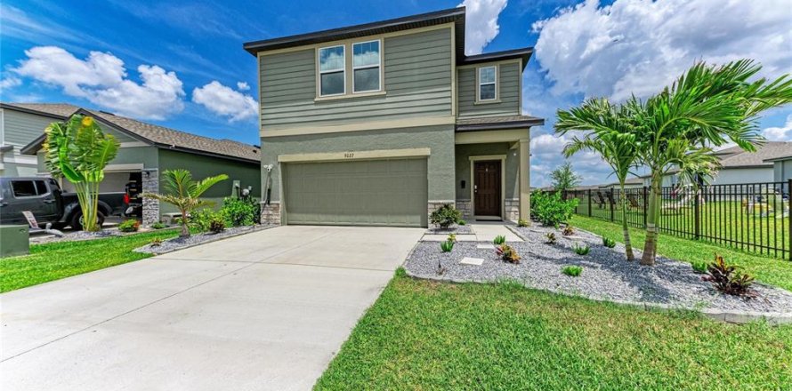 House in Parrish, Florida 5 bedrooms, 258.45 sq.m. № 2152262