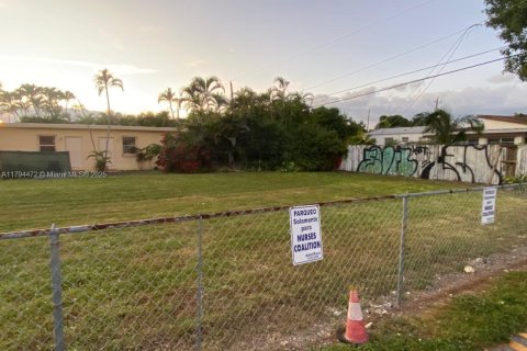 Commercial property in Miami, Florida № 1957985 - photo 9