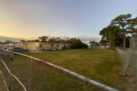 Commercial property in Miami, Florida № 1957985 - photo 6