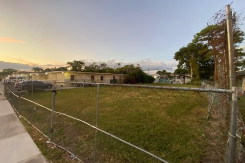 Commercial property in Miami, Florida № 1957985 - photo 8