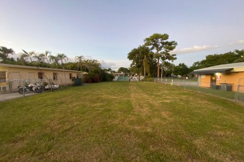 Commercial property in Miami, Florida № 1957985 - photo 5